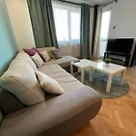 Al Malina 3Bdr Family Apt With Parking Space Near Airport And Iec